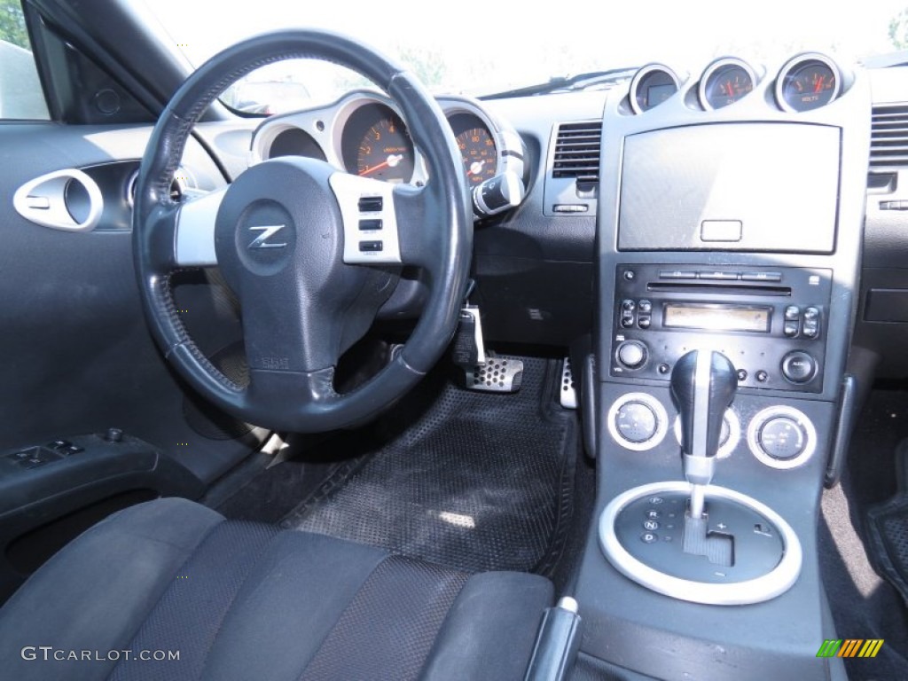 2004 Nissan 350Z Coupe Carbon Black Dashboard Photo #67527989