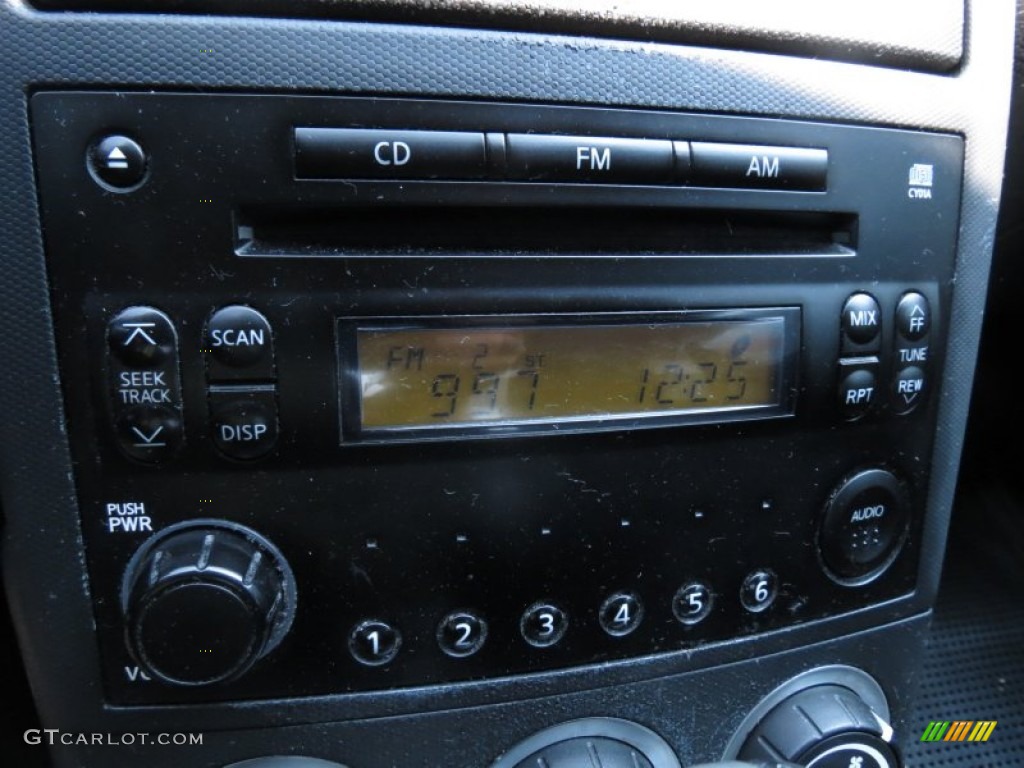 2004 Nissan 350Z Coupe Audio System Photo #67528013