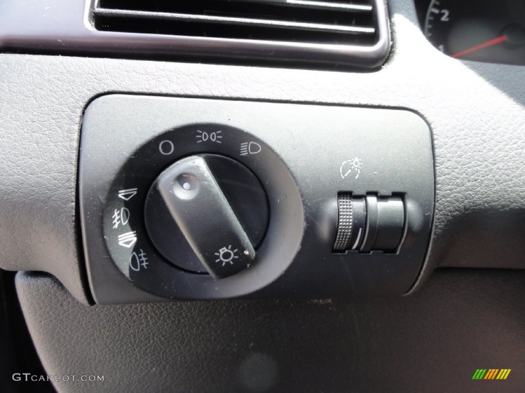 2005 Audi Allroad 2.7T quattro Controls Photos