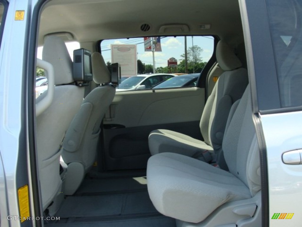 2011 Sienna LE AWD - Silver Sky Metallic / Light Gray photo #13