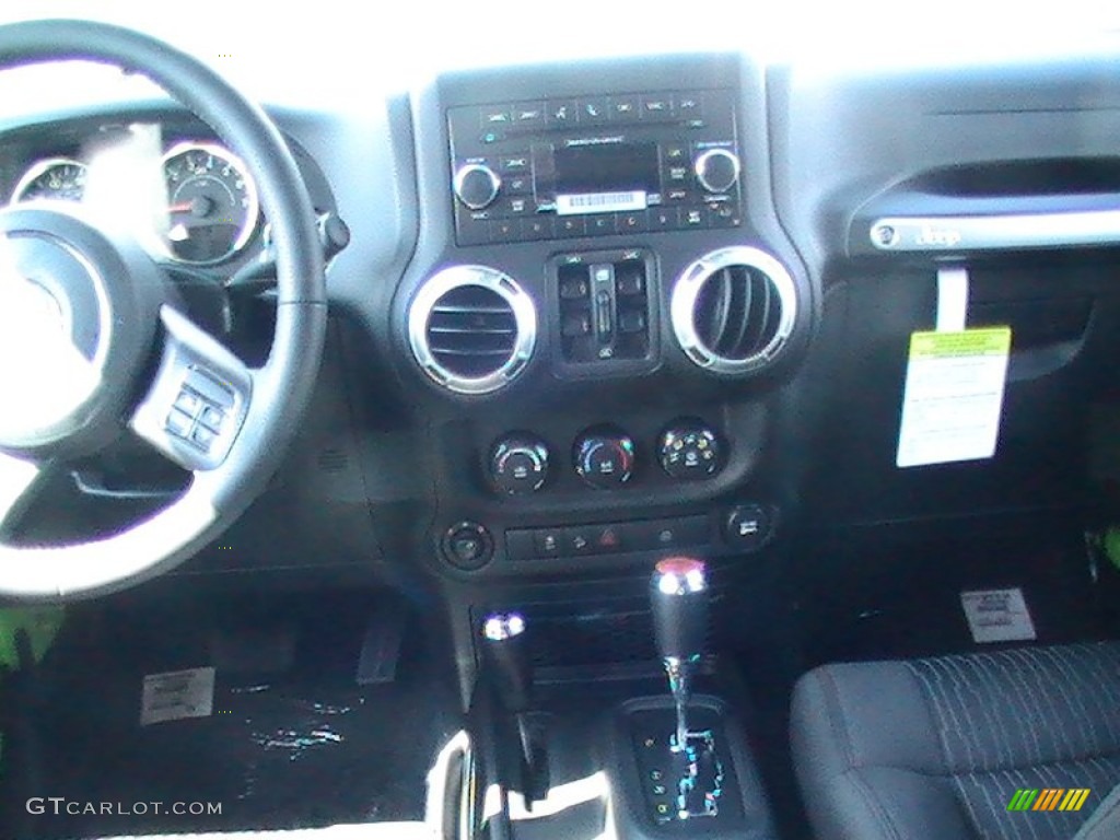 2012 Wrangler Unlimited Sahara 4x4 - Gecko Green / Black photo #4