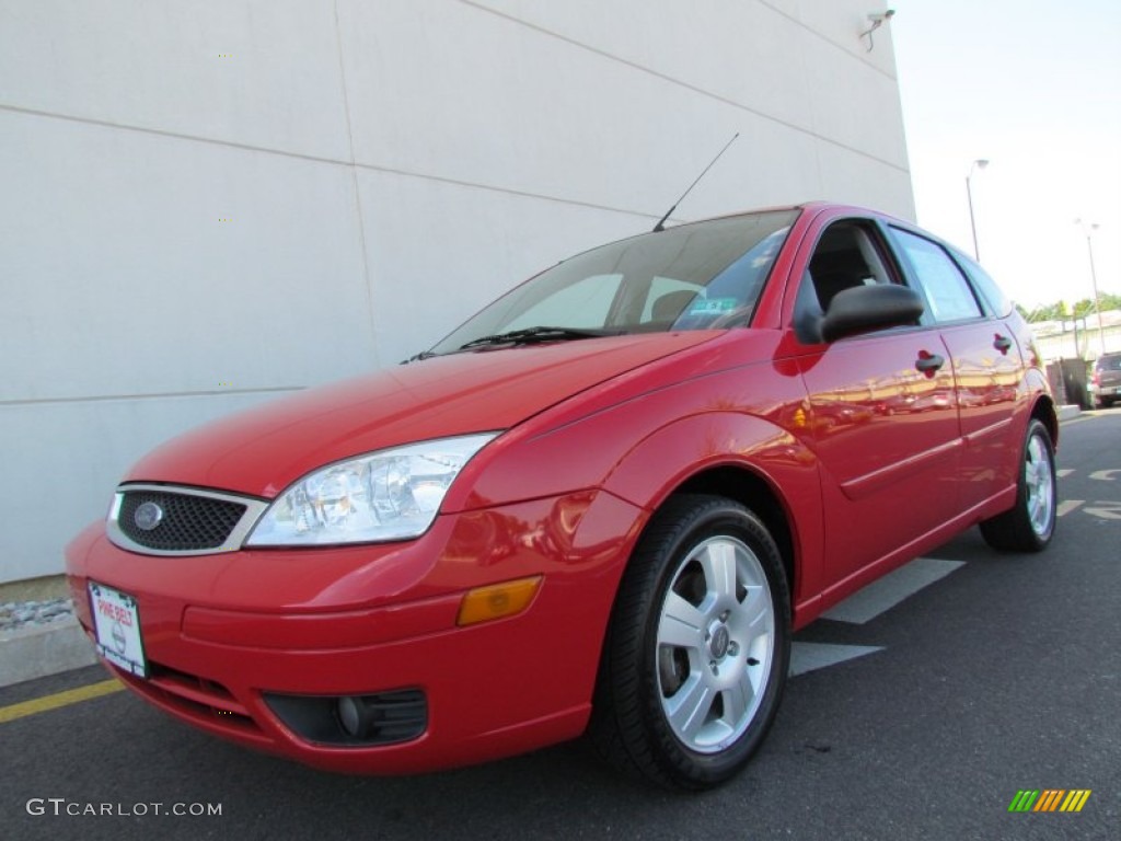 2006 Focus ZX5 SES Hatchback - Infra-Red / Charcoal/Charcoal photo #1