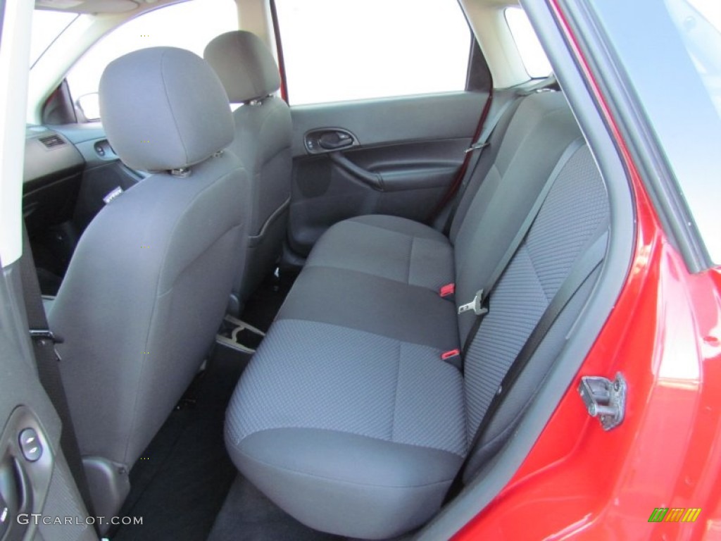 2006 Ford Focus ZX5 SES Hatchback Rear Seat Photo #67535674
