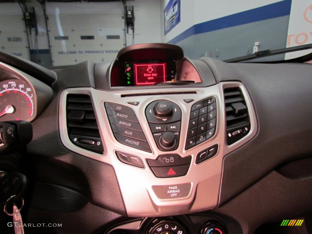 2012 Ford Fiesta SE Hatchback Controls Photo #67543962