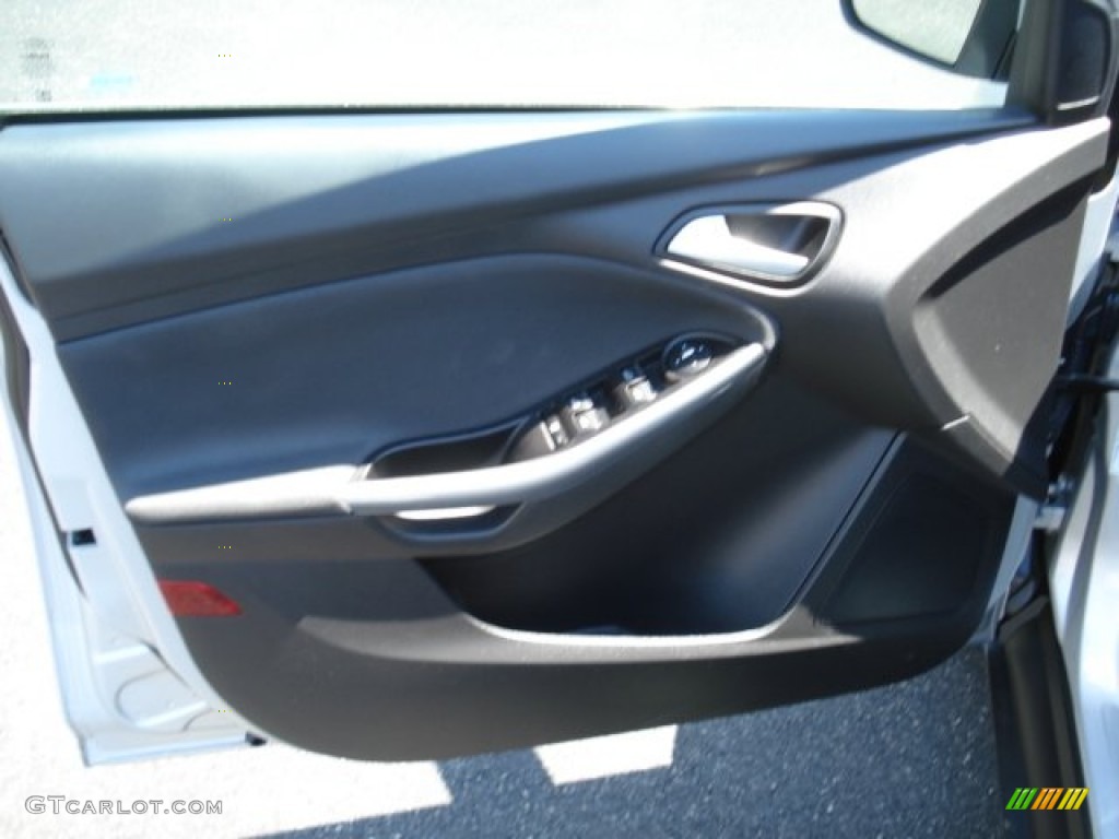 2012 Focus Titanium 5-Door - Ingot Silver Metallic / Charcoal Black Leather photo #15