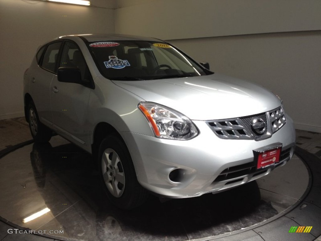 2011 Rogue S AWD - Silver Ice Metallic / Gray photo #2