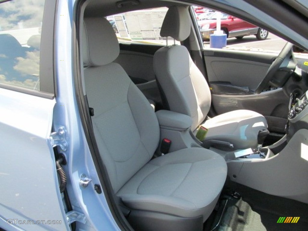 Gray Interior 2013 Hyundai Accent SE 5 Door Photo #67549452