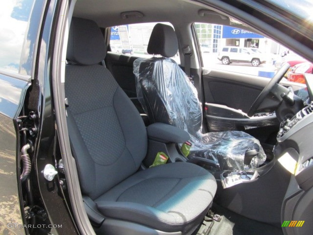 Black Interior 2013 Hyundai Accent SE 5 Door Photo #67549542