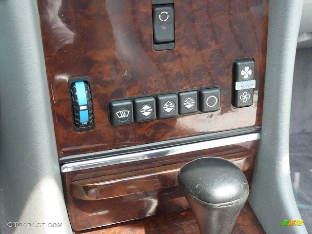 1987 Mercedes-Benz SL Class 560 SL Roadster Controls Photos