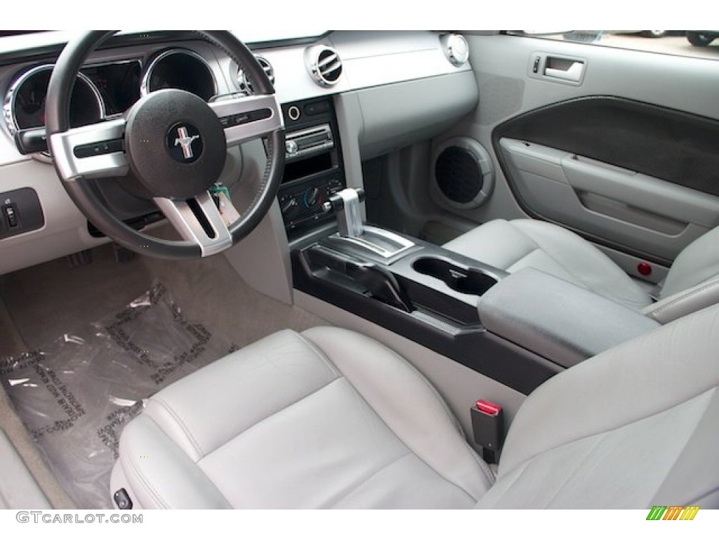 Light Graphite Interior 2006 Ford Mustang V6 Premium Coupe Photo #67554348