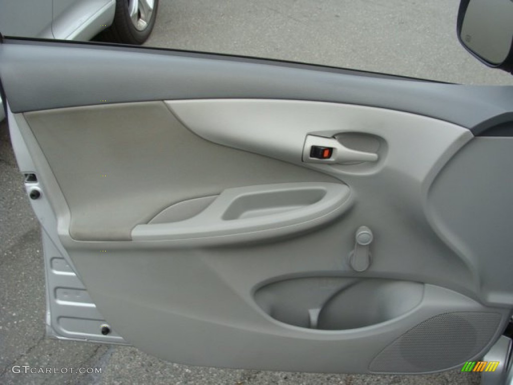 2009 Corolla  - Classic Silver Metallic / Ash photo #6