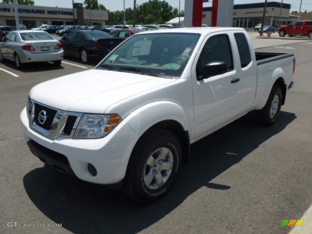 2012 Frontier SV V6 King Cab 4x4 - Avalanche White / Beige photo #3