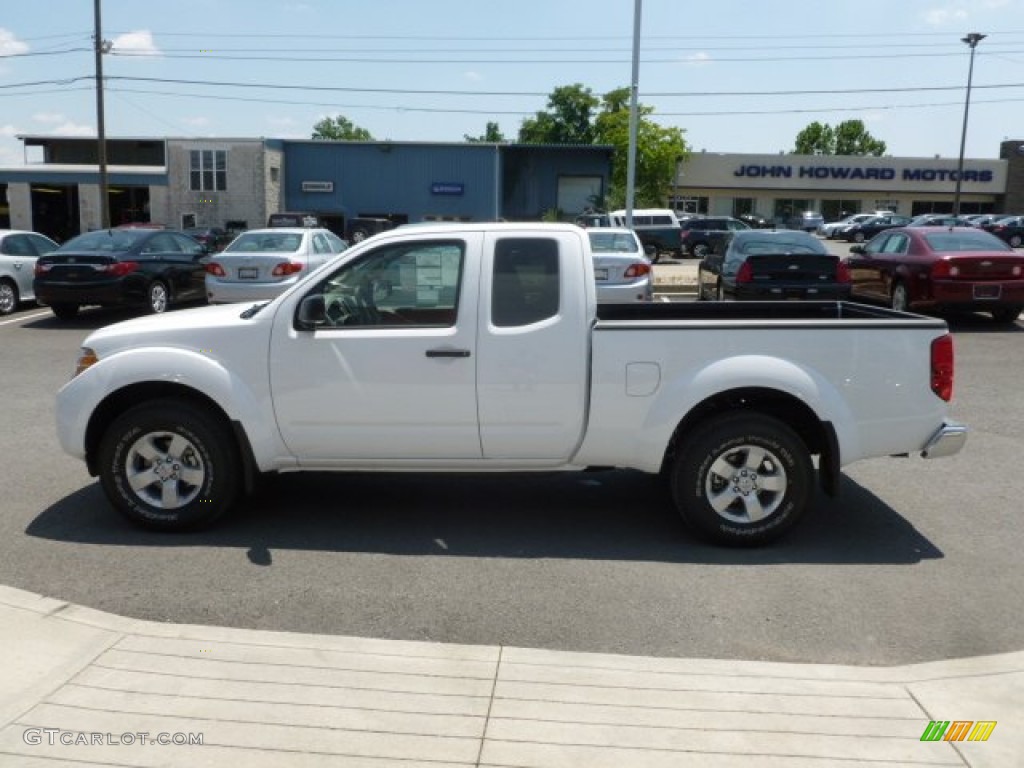2012 Frontier SV V6 King Cab 4x4 - Avalanche White / Beige photo #4