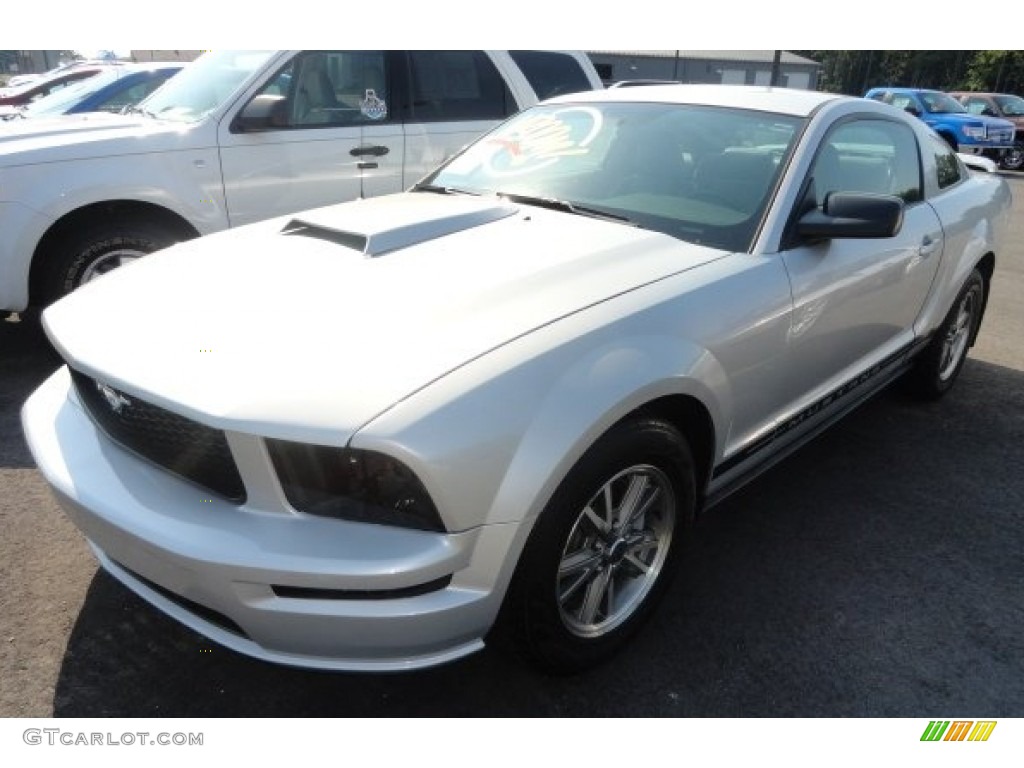 2005 Mustang V6 Premium Coupe - Satin Silver Metallic / Dark Charcoal photo #1