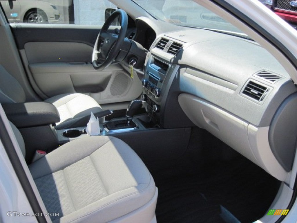 2010 Fusion SE V6 - White Suede / Camel photo #5