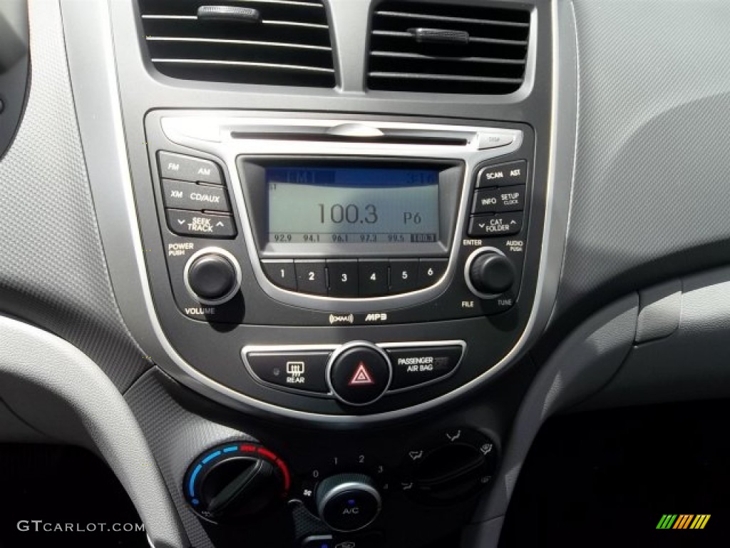 2013 Hyundai Accent GLS 4 Door Controls Photo #67566589