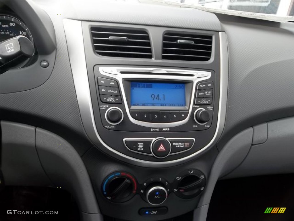 2013 Hyundai Accent GS 5 Door Controls Photo #67567072