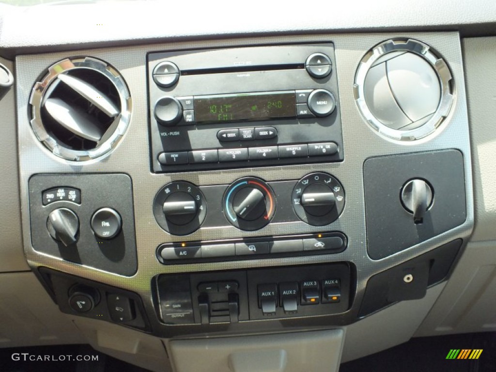 2008 Ford F250 Super Duty FX4 Crew Cab 4x4 Controls Photo #67567374