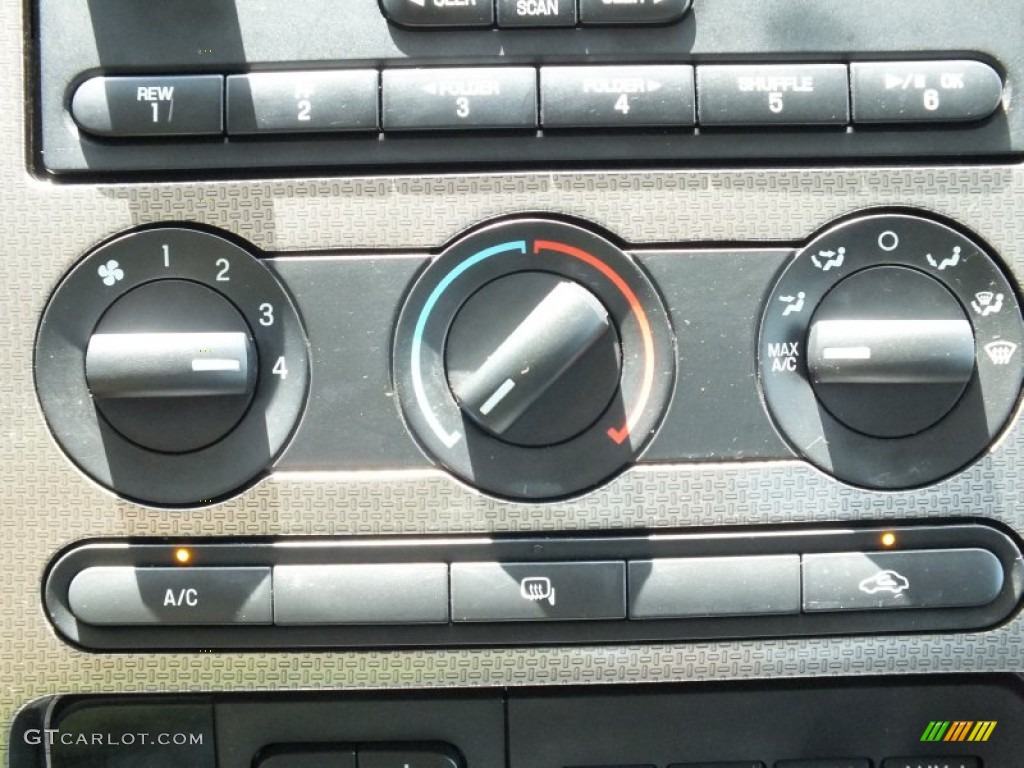 2008 Ford F250 Super Duty FX4 Crew Cab 4x4 Controls Photo #67567393