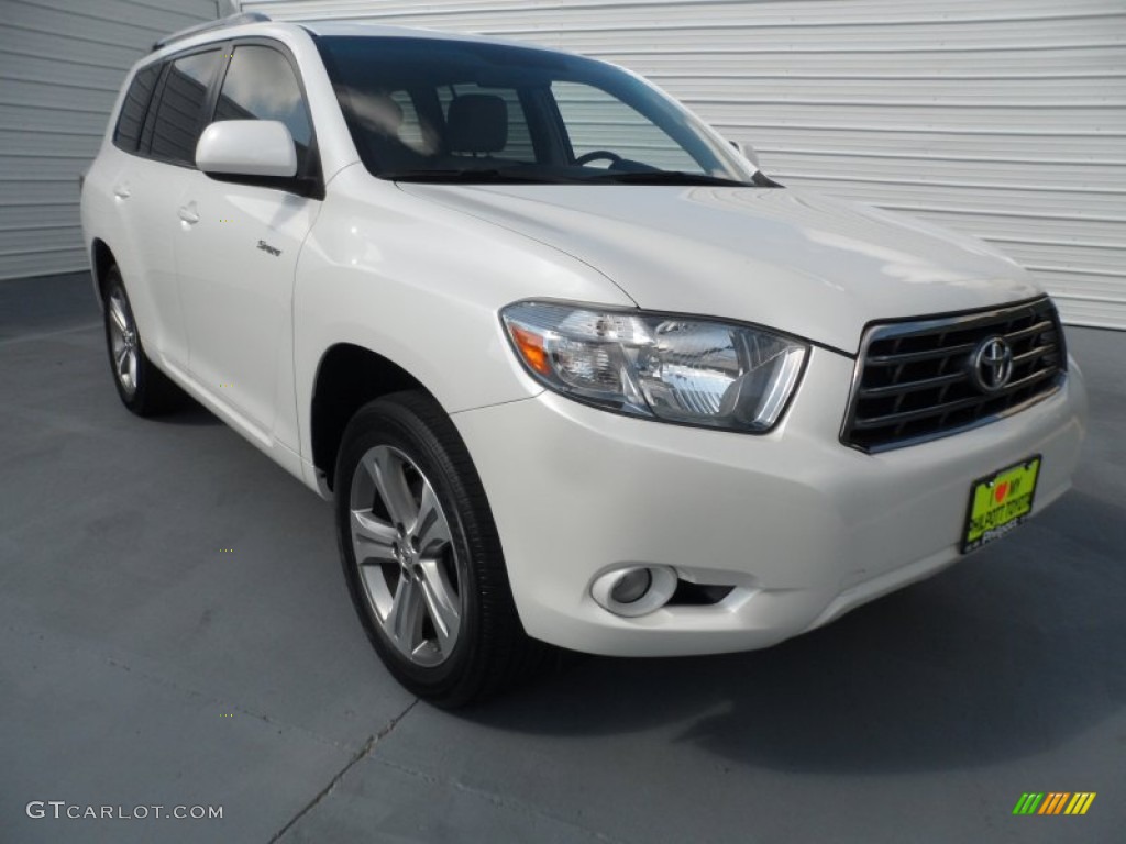 Blizzard White Pearl Toyota Highlander