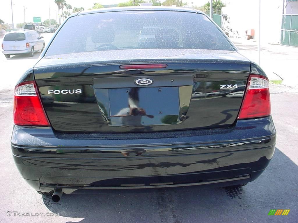 2005 Focus ZX4 S Sedan - Pitch Black / Dark Pebble/Light Pebble photo #4