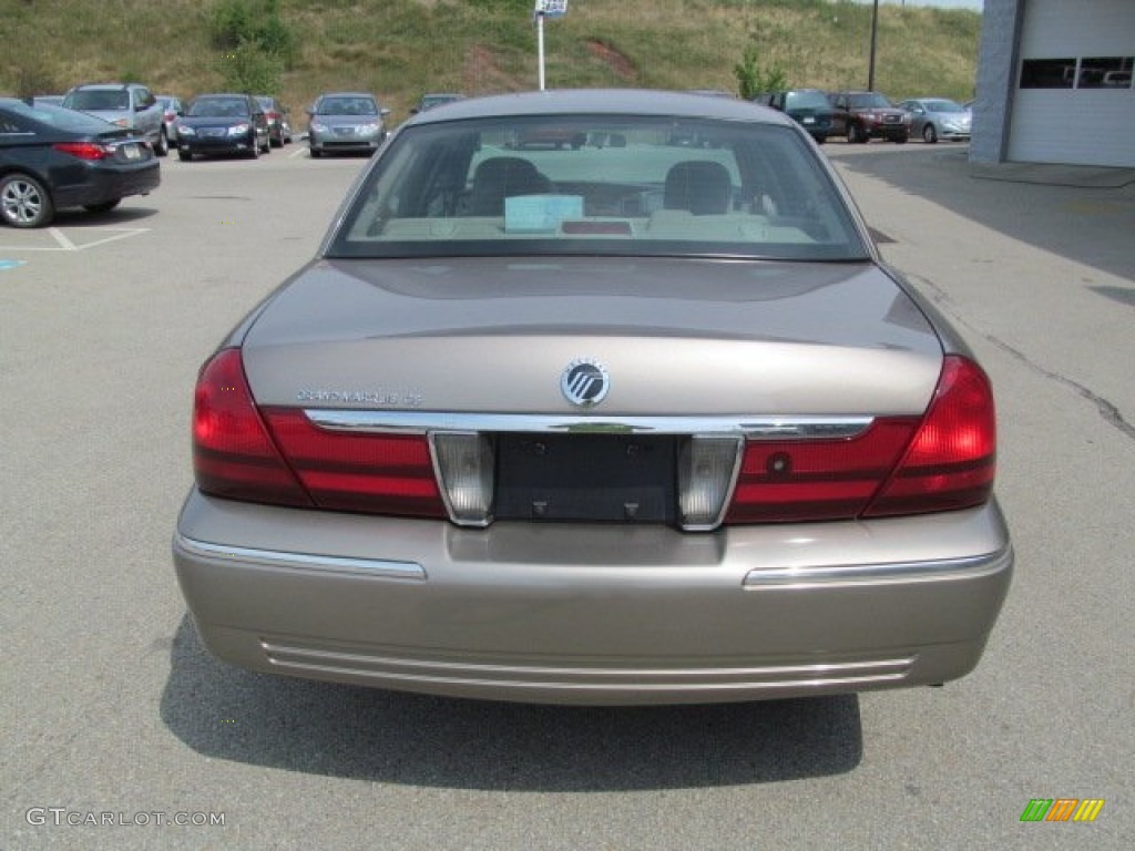 2004 Grand Marquis GS - Arizona Beige Metallic / Medium Parchment photo #6