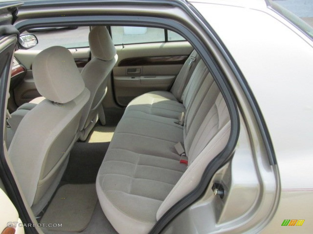 2004 Grand Marquis GS - Arizona Beige Metallic / Medium Parchment photo #11