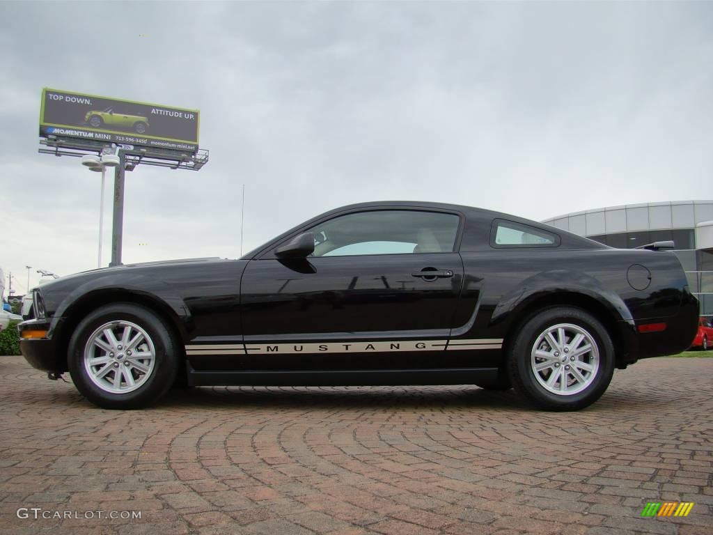 2006 Mustang V6 Deluxe Coupe - Black / Light Parchment photo #2