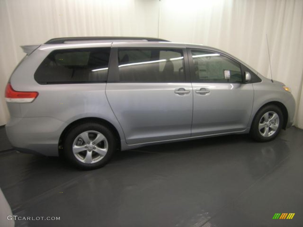 2012 Sienna LE - Silver Sky Metallic / Light Gray photo #4