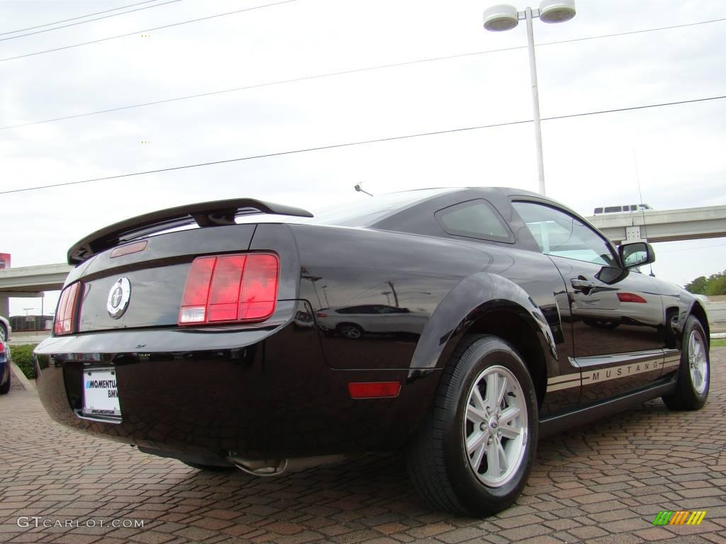2006 Mustang V6 Deluxe Coupe - Black / Light Parchment photo #5
