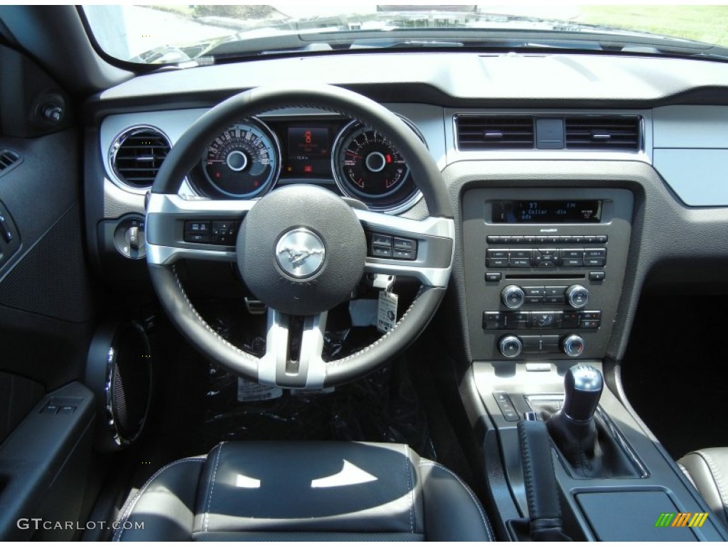 2013 Ford Mustang GT Premium Coupe Charcoal Black Dashboard Photo #67588237