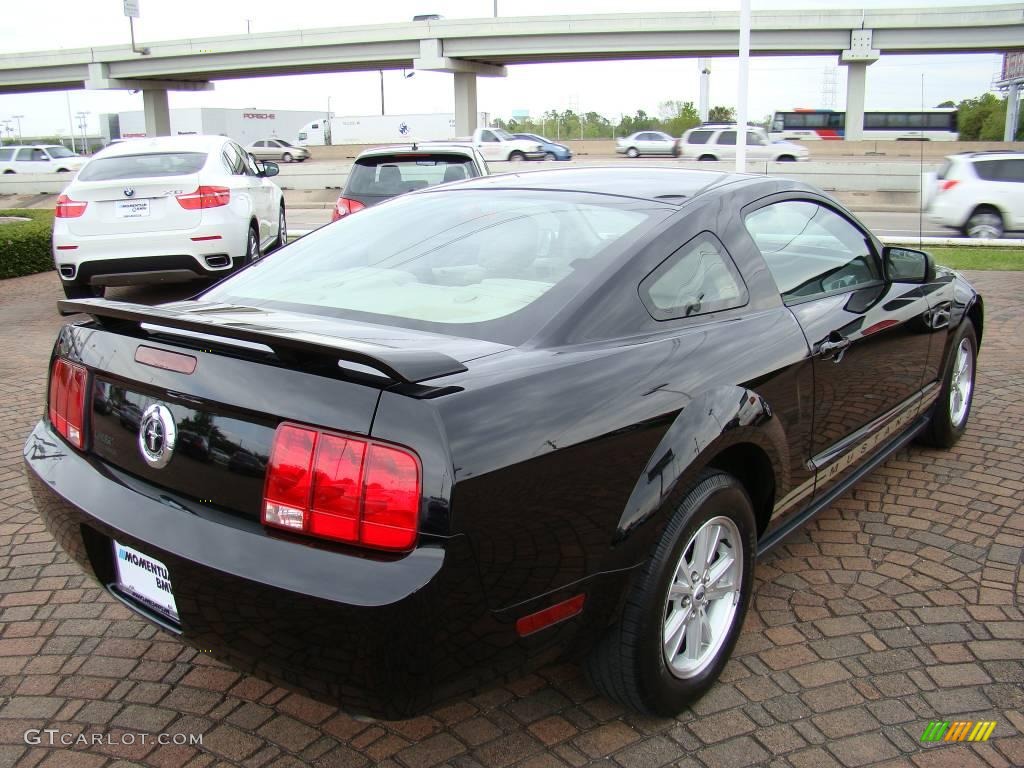2006 Mustang V6 Deluxe Coupe - Black / Light Parchment photo #13