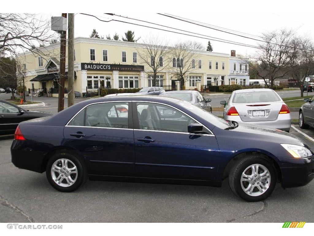 2006 Accord SE Sedan - Royal Blue Pearl / Gray photo #4