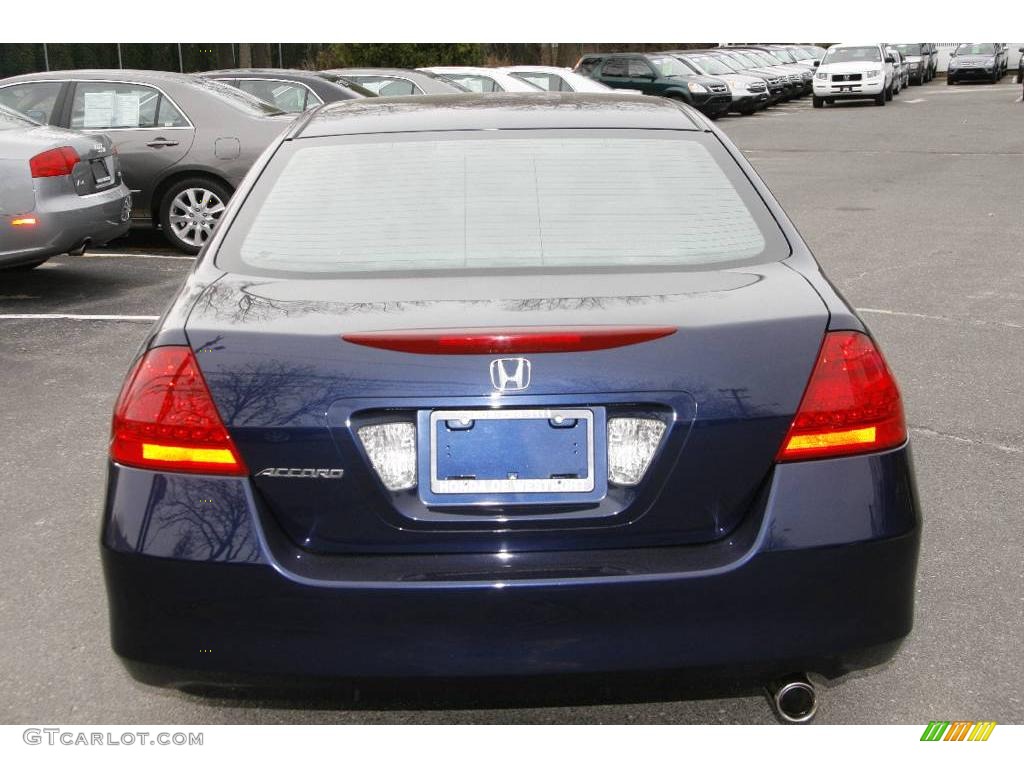 2006 Accord SE Sedan - Royal Blue Pearl / Gray photo #6