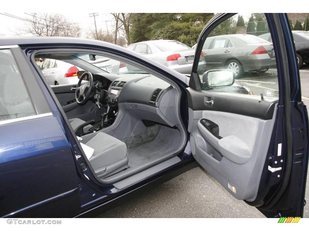 2006 Accord SE Sedan - Royal Blue Pearl / Gray photo #11