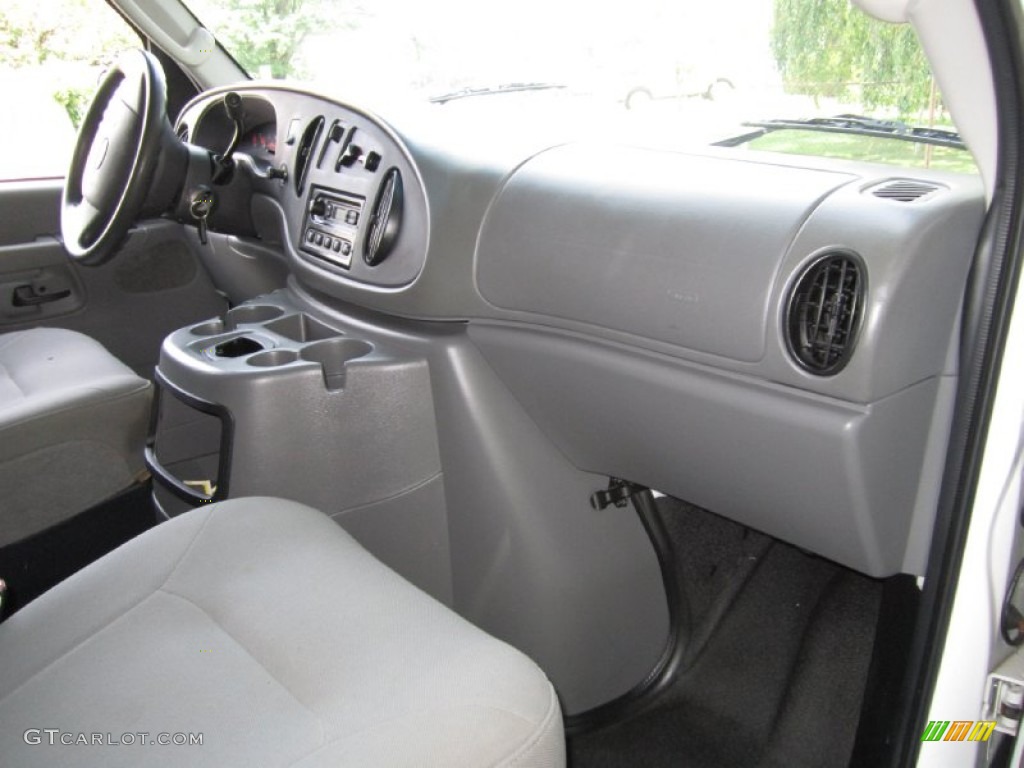 2005 Ford E Series Van E250 Commercial Medium Flint Dashboard Photo #67613082