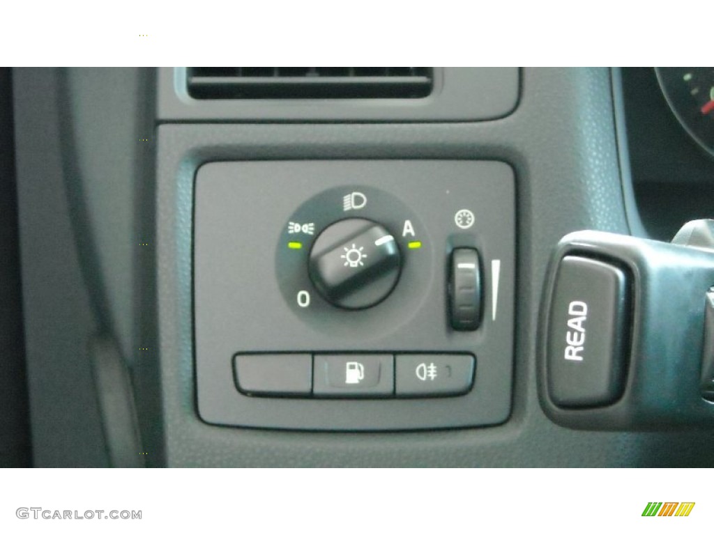 2013 Volvo C30 T5 Controls Photo #67618209