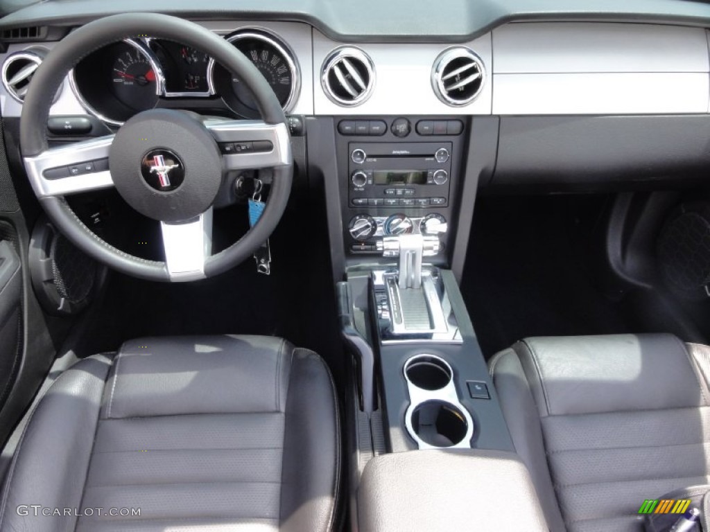 2009 Ford Mustang GT Premium Convertible Dark Charcoal Dashboard Photo #67619658