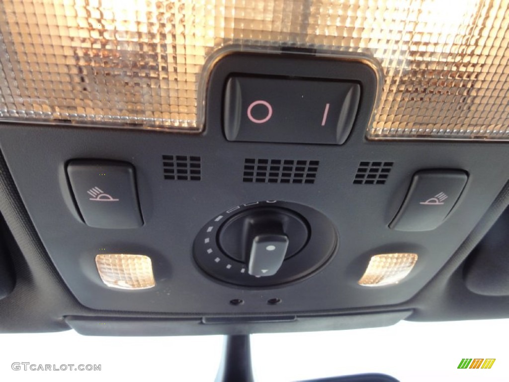 2006 Audi S4 4.2 quattro Sedan Controls Photo #67622004