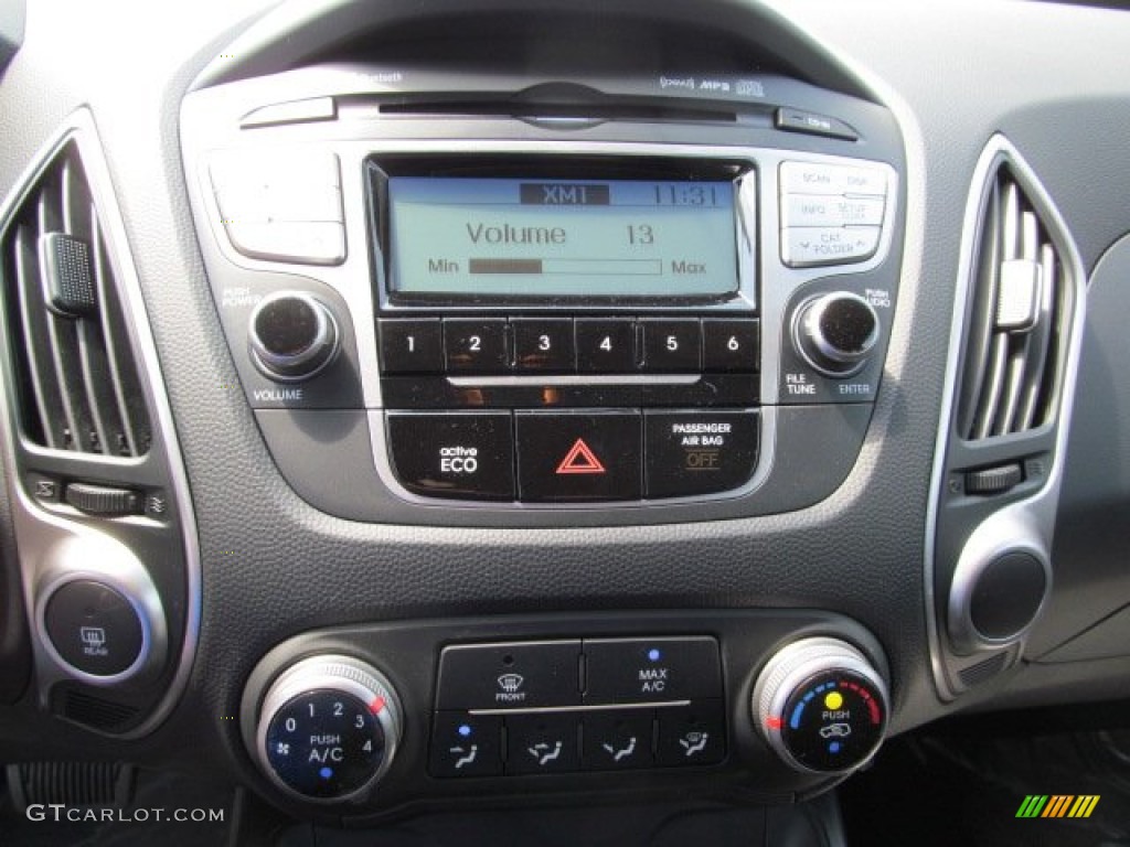 2012 Hyundai Tucson GLS Controls Photos