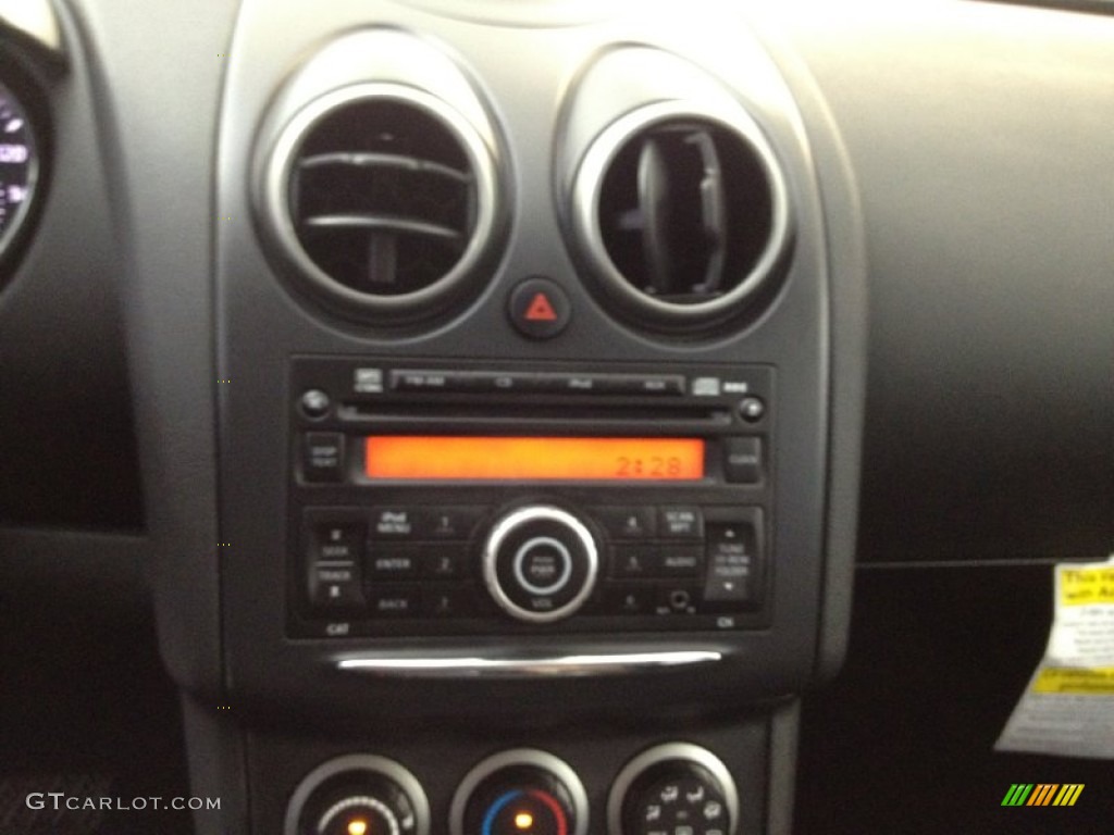 2011 Rogue S AWD - Platinum Graphite / Black photo #17