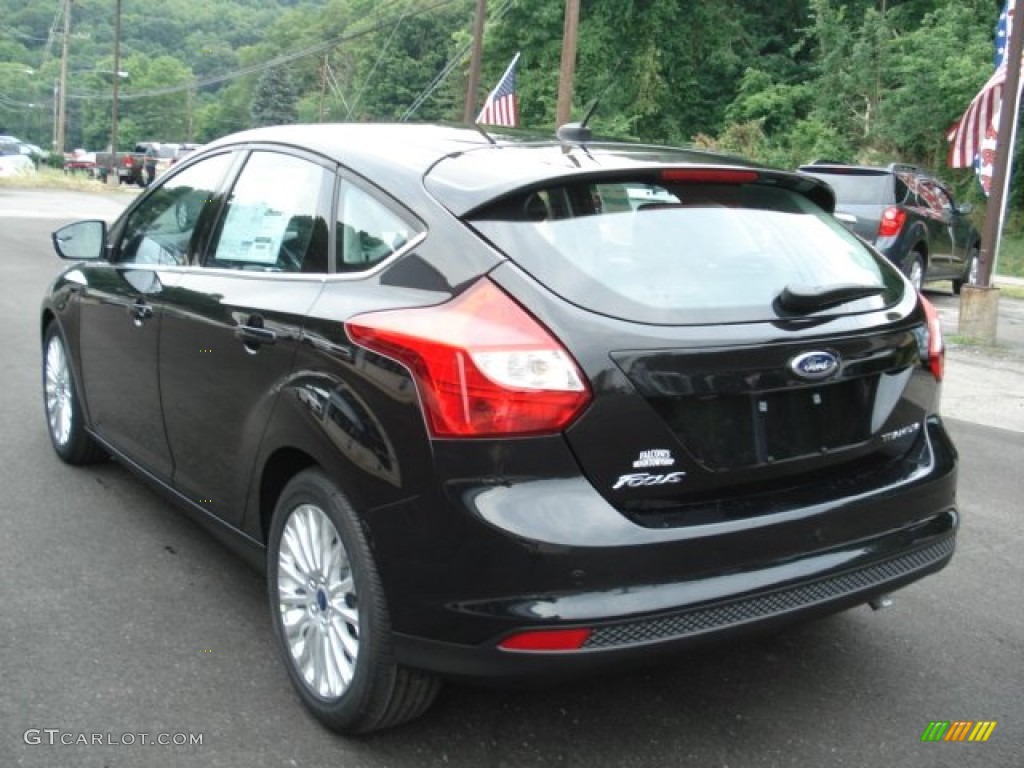 2012 Focus Titanium 5-Door - Tuxedo Black Metallic / Charcoal Black Leather photo #6