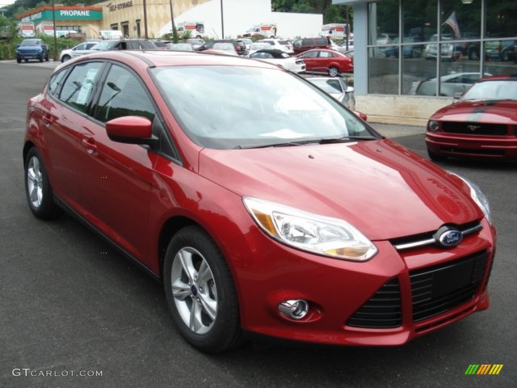 2012 Focus SE Sport 5-Door - Red Candy Metallic / Two-Tone Sport photo #2