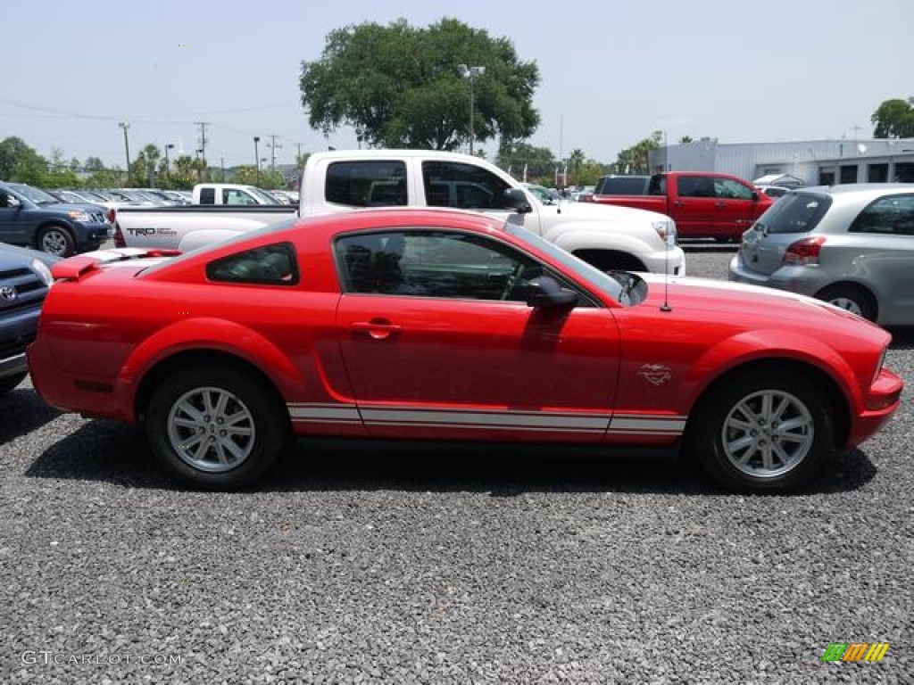 2005 Mustang V6 Deluxe Coupe - Torch Red / Dark Charcoal photo #2