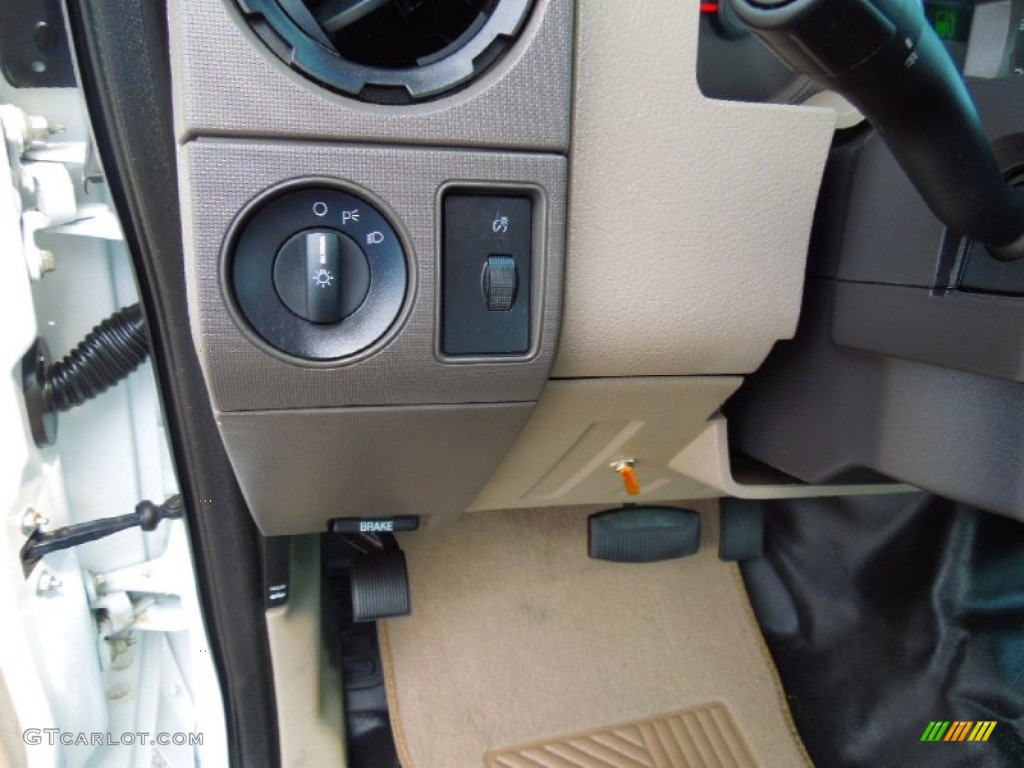 2008 Ford F250 Super Duty XL Regular Cab Controls Photo #67630884
