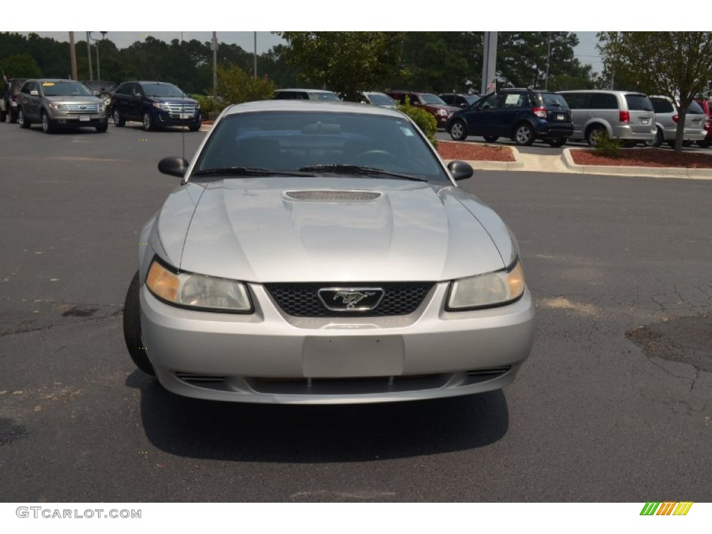 2000 Mustang V6 Coupe - Silver Metallic / Dark Charcoal photo #2