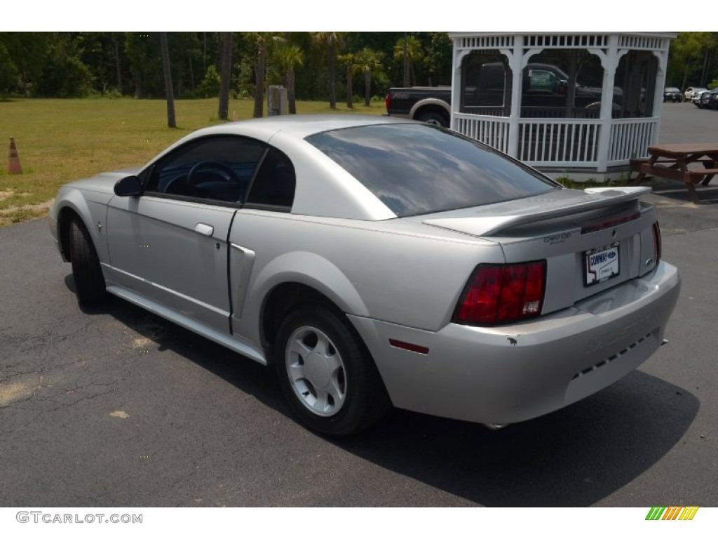 2000 Mustang V6 Coupe - Silver Metallic / Dark Charcoal photo #7