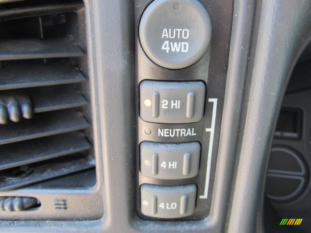 2002 Silverado 1500 LS Extended Cab 4x4 - Onyx Black / Graphite Gray photo #13