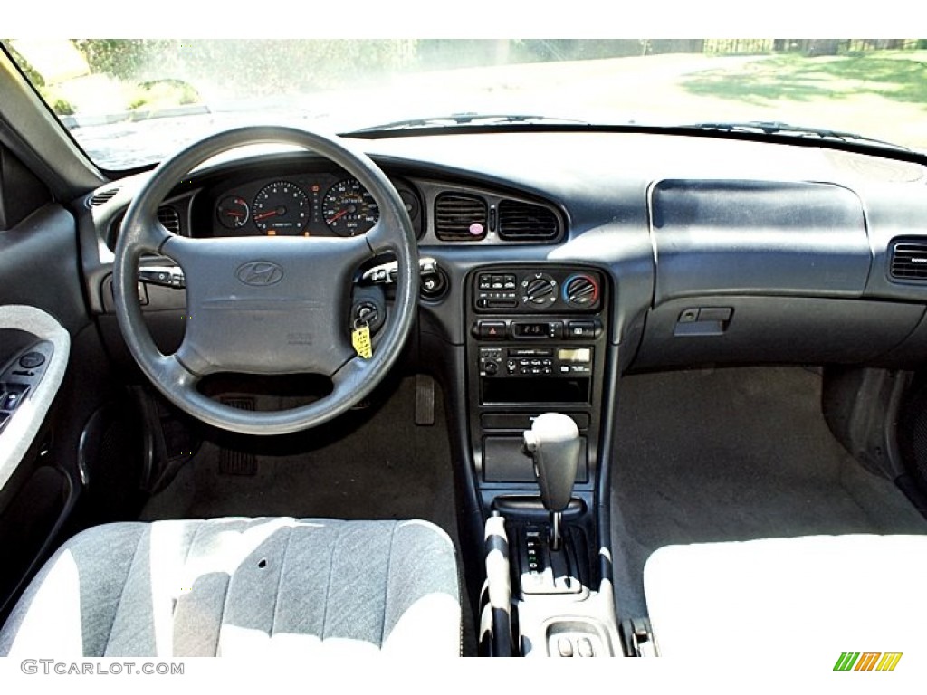 1997 Hyundai Sonata GL Gray Dashboard Photo #67647042