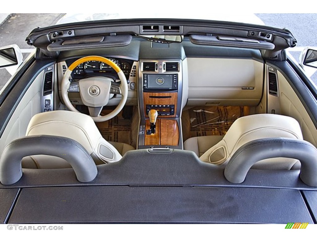 Cashmere/Ebony Interior 2008 Cadillac XLR Roadster Photo #67655191